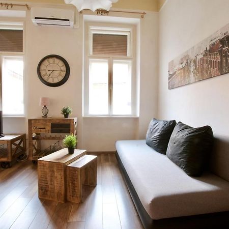 Standard Apartment By Hi5 - Nyugati Square Budapest Esterno foto